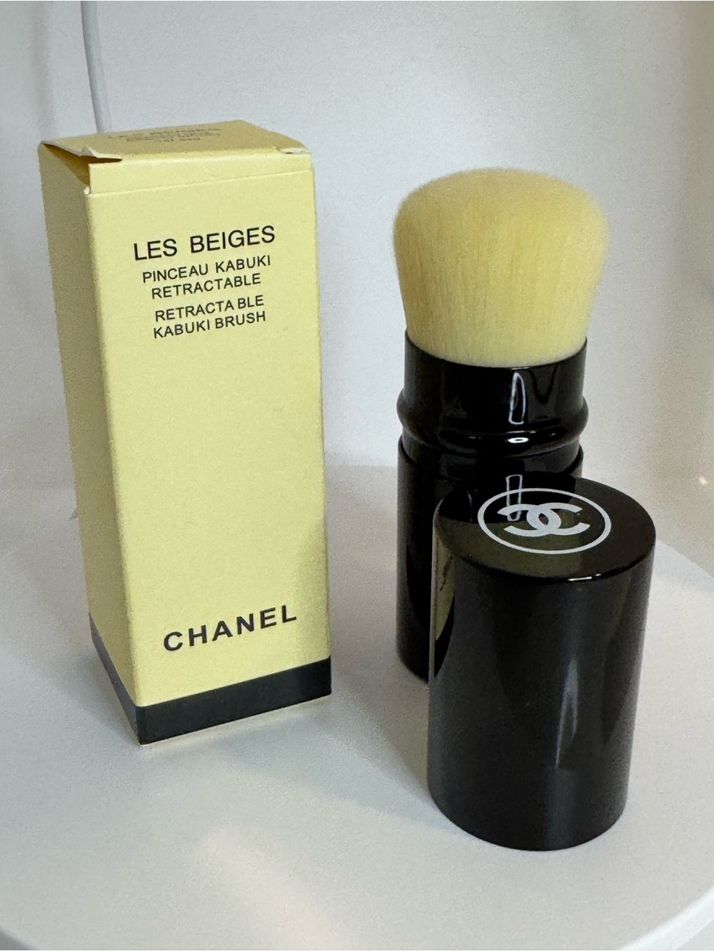 CHANEL Les Beiges Retractable Kabuki Brush - Yellow Bristles, Black Handle. NEW